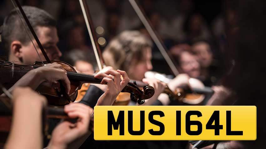The number plate MUS 164L with classical musicians
