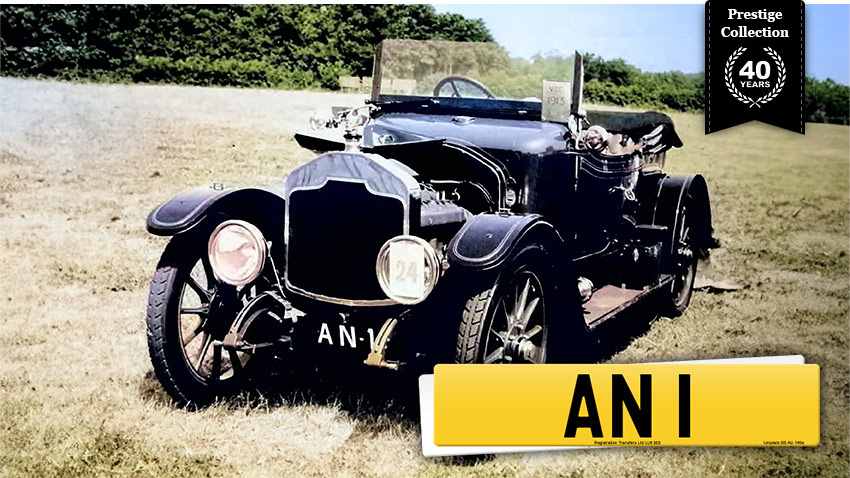 Vintage car bearing registration AN 1