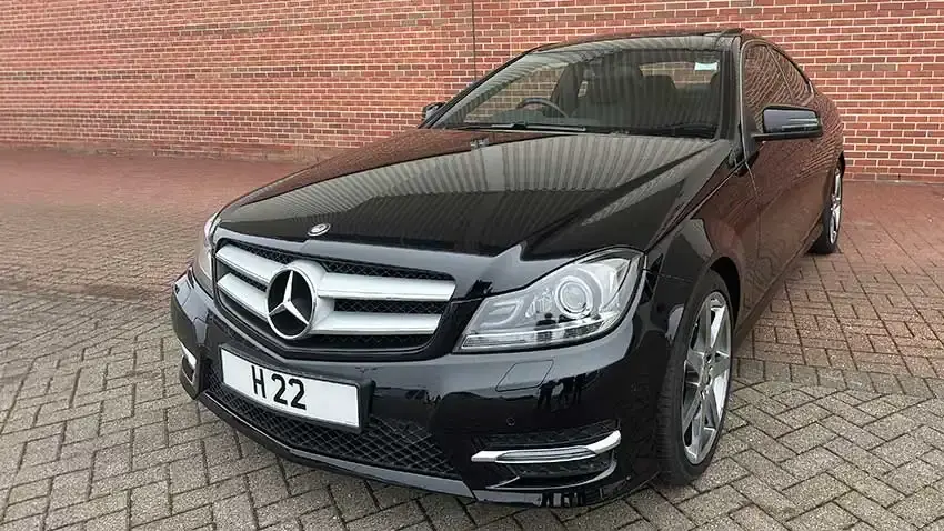 Brian Holmes Featherstone's Mercedes-Benz bearing registration H 22